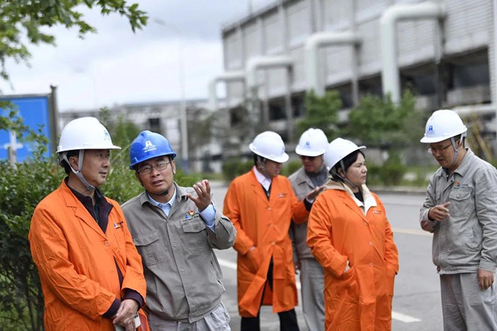 迪庆州应急管理局到先锋化工开展第二轮危险化学品重大危险源交织检查