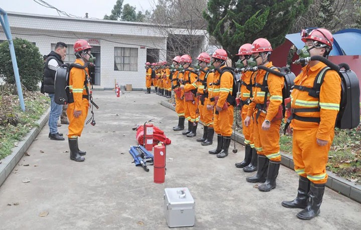 曲灸愿茉淳值诙检查组赴陆东煤矿开展应急管理树模矿井考评验收及兼职救护队标准化建设事情检查