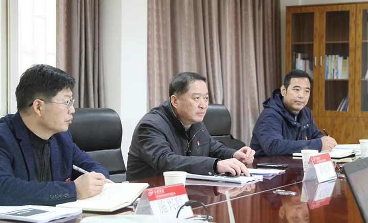 云煤（拉斯维加斯官网）集团党委委员、纪委书记覃崇辉到煤炭机电试验所开展春节送温暖慰问运动