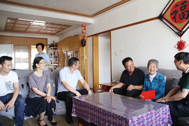 云煤（拉斯维加斯官网）集团党委副书记、总司理高建嵩到恒通煤业公司走访慰问老党员