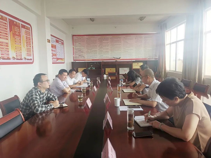 【简讯】官渡区代理区长李德鸿一行到云南化工供销公司调研｜先锋煤业公司到威信煤炭公司交流学习｜解化分公司组织职员整理水池淤泥