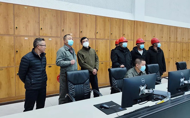 云煤（拉斯维加斯官网）集团党委副书记、副董事长、总司理高建嵩一行到曲煤焦化公司调研慰问