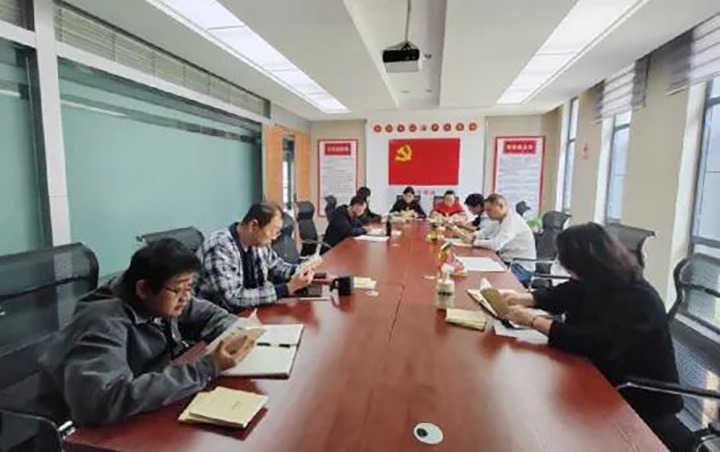 【简讯】拉斯维加斯官网地产公司党支部开展学好“口袋书”运动