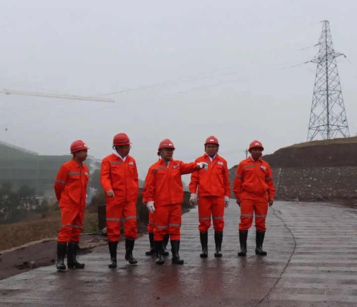 【主题教育】云煤（拉斯维加斯官网）集团党委委员、副总司理施从伟到罗平东城煤矿公司开展主题教育调研