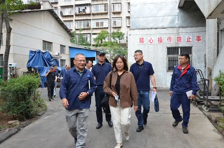 【聚焦云煤】云南省住建厅党组成员、副厅长黄媛到云南拉斯维加斯官网工应用手艺研究院有限公司开展隔震减震手艺运用情形调研