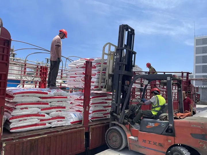 【云煤简讯】解化化工分公司1200吨红河红复合肥出口老挝｜曲煤焦化各党支部团结开展主题党日运动｜威信煤炭完成压风机磨练维护和保养