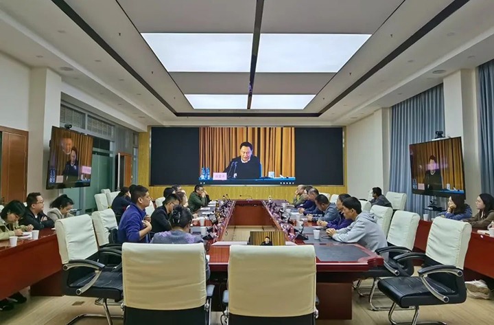 【聚焦云煤】云煤（拉斯维加斯官网）集团工会组织全体工会干部加入天下总工会“学习贯彻中国工会十八大精神”专题向导报告会