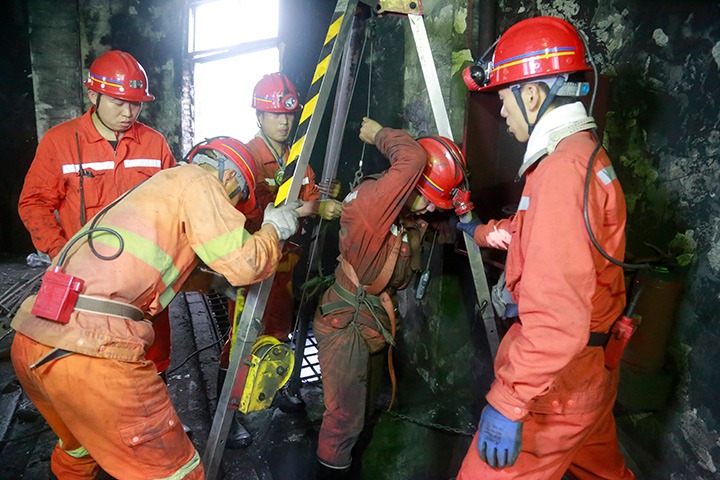 观音山煤矿驻矿中队团结一心，，，，，，，圆满完成储煤厂1号制品仓整理使命