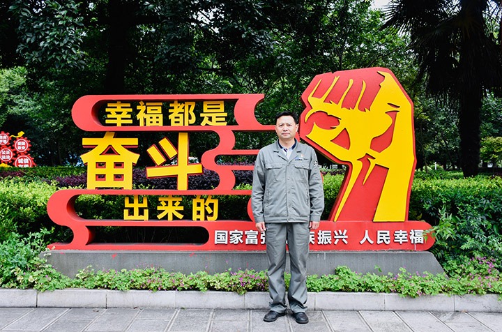 李富宾：手艺为笔，，，，，，，，匠心为墨，，，，，，，，绘就人生出彩画卷