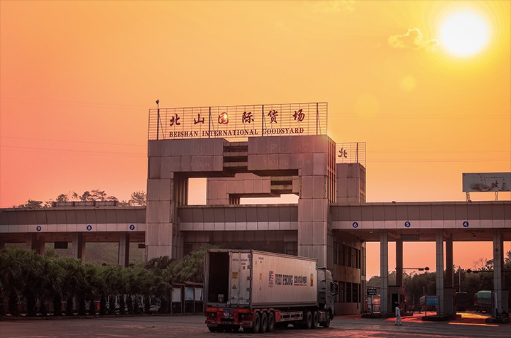 立异通关模式 提升通关时效，，，，，，口岸经济一连发力