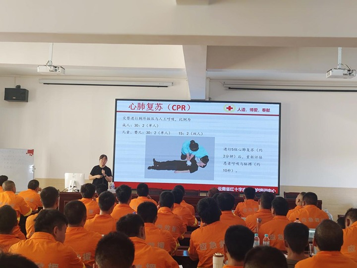 抢救培训“实时雨”，，，，，，，，云南省红十字会泽润矿山救援新苗