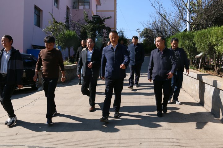 宣威市委副书记、市长许韶发到羊场煤矿公司举行清静生产事情调研