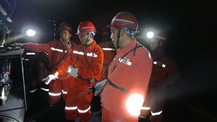 云煤集团党委委员、副总司理、总工程师施从伟到罗平东城煤矿公司开展清静生产督导事情