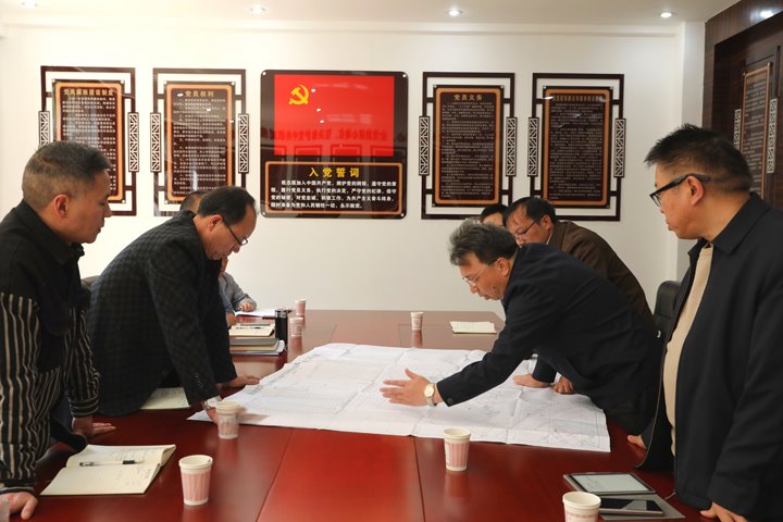 云煤集团副总司理杜昌华一行到团结煤业公司调研指导事情