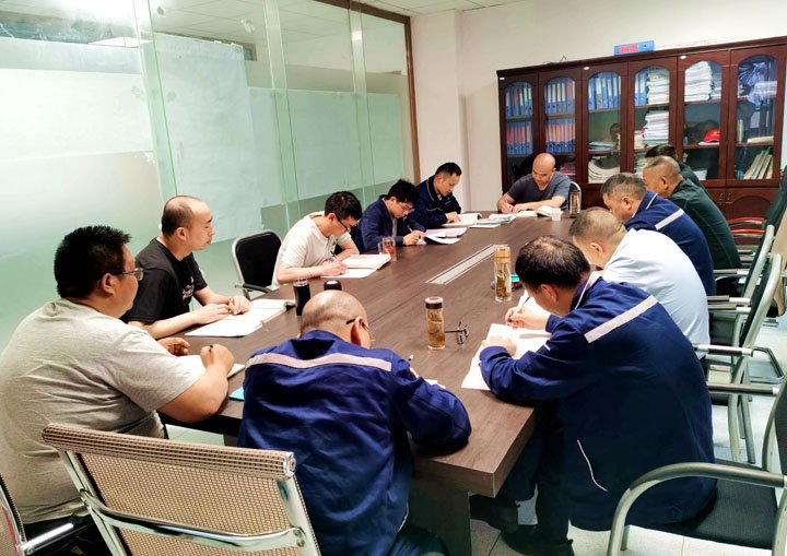 煤矿“夜课堂”：值班间隙一小时，，，，，人人都是清静讲师！