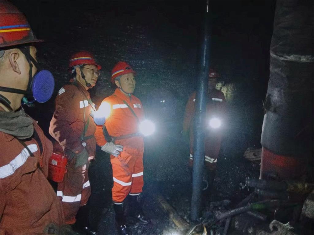 国家矿山清静监察局云南局党组成员、总工程师陈涌泉到云南东源罗平东城煤矿有限公司检查指导事情